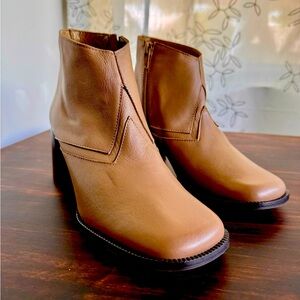 Rebels ankle bootie with unique zig zag detail.